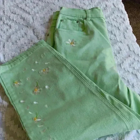 "Quacker Factory‎ " Size 12 Daisy embroidered pale green jeans - Picture 1 of 7
